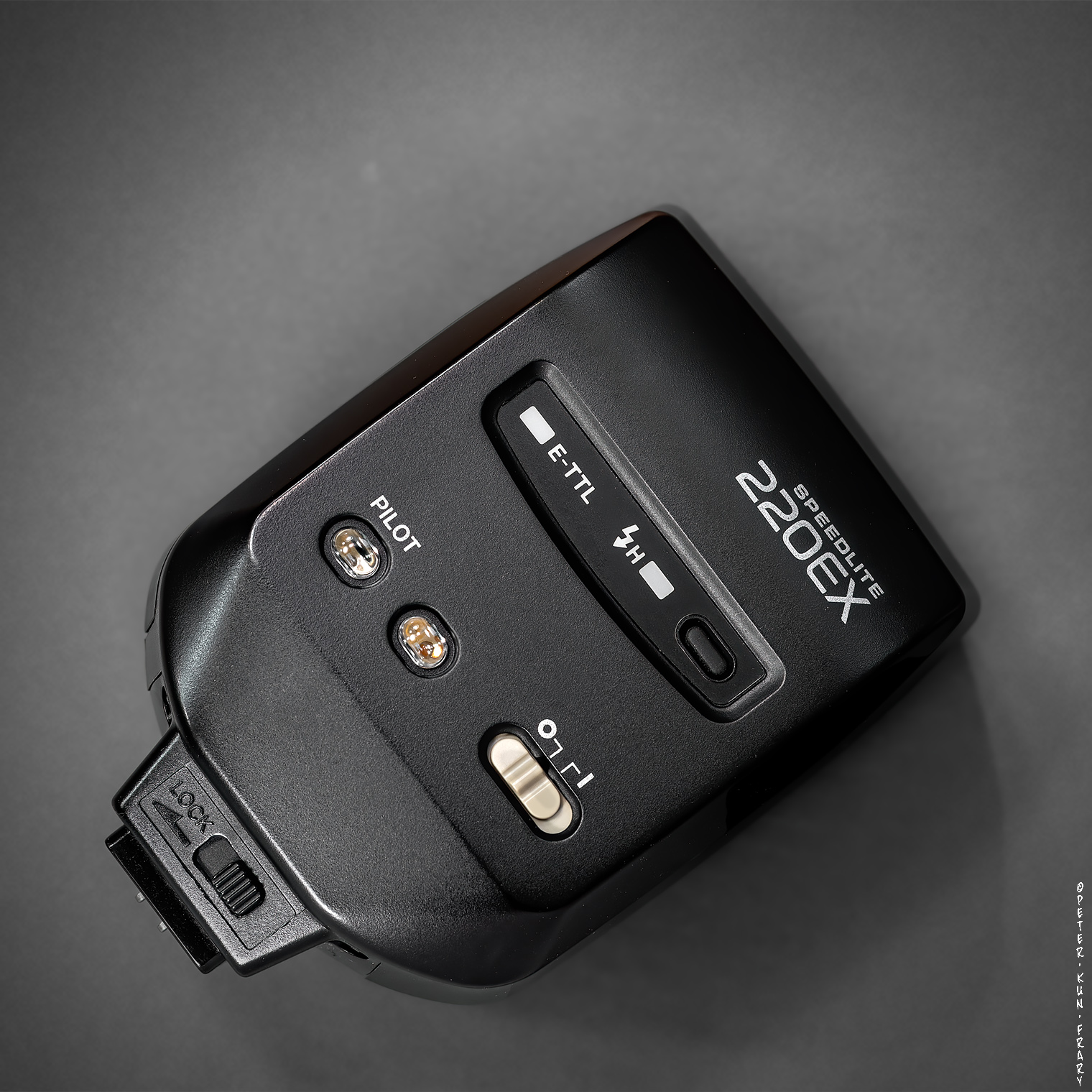Canon Speedlite 220EX for Canon EOS SLR Cameras - Old Version