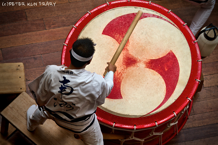 Wadaiko (和太鼓) | The wadaiko, or called taiko (太鼓) outside Japan, is an indefinite pitch membranophone | ©Peter Kun Frary